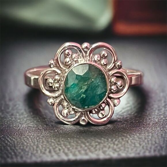Genuine Emerald Filigree Sterling Silver Ring Size 8 Artisan Made NWOT - Picture 1 of 6